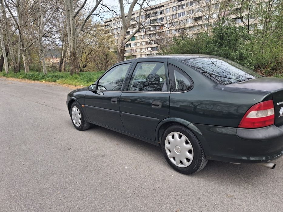 Продавам Опел Вектра