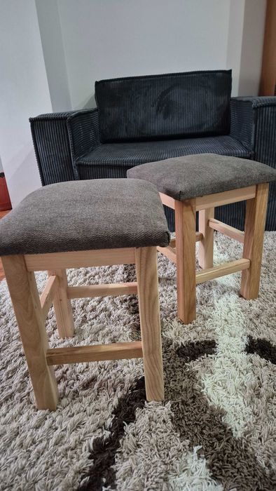 Tabureți clasici din lemn masiv