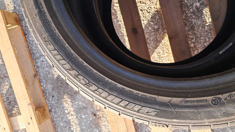 Гуми Bridgestone 18"- спорт пакет, размер 225/45 R18.