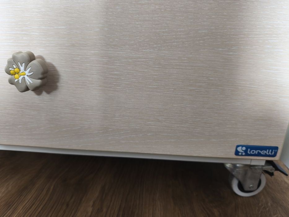 Кошара Лорели с чекмеджета и колелца