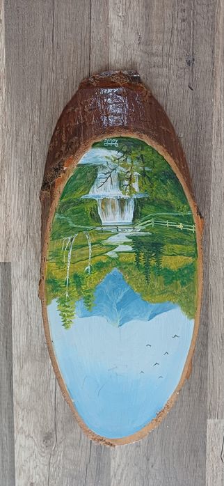 Tablouri pictate pe trunchi de copac