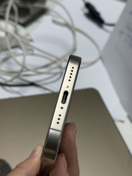 Продам Iphone 16 pro 256
