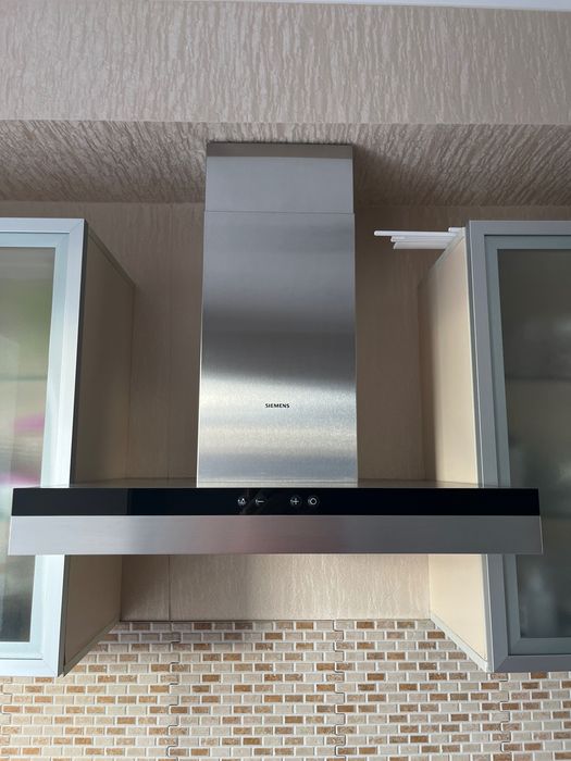 Продам вытяжку на кухню