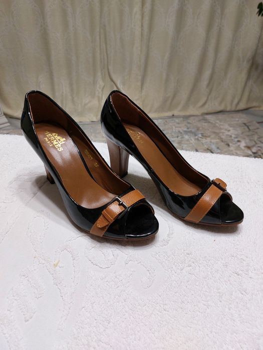 Женские лакированные туфли