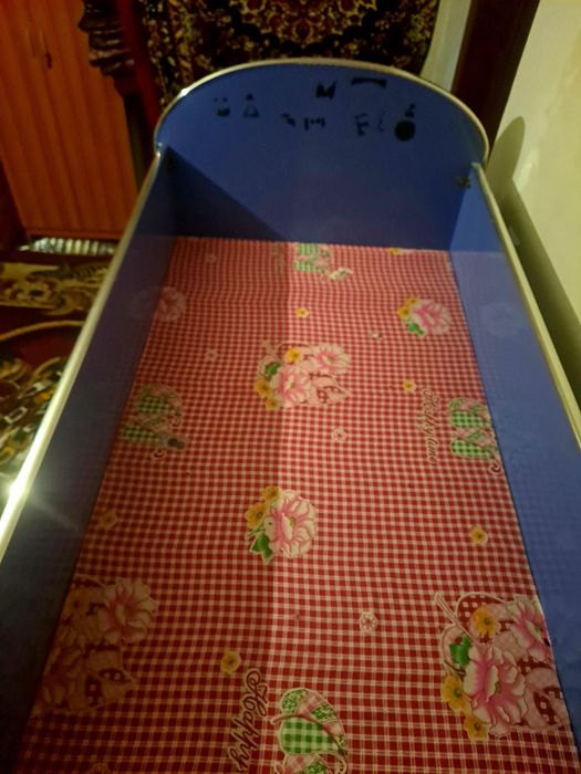 Bolalar uchun 2 qavatlik divan