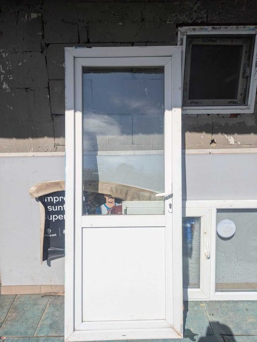 geamuri +usa termopan  in stare buna. +centrala pe gaz pret