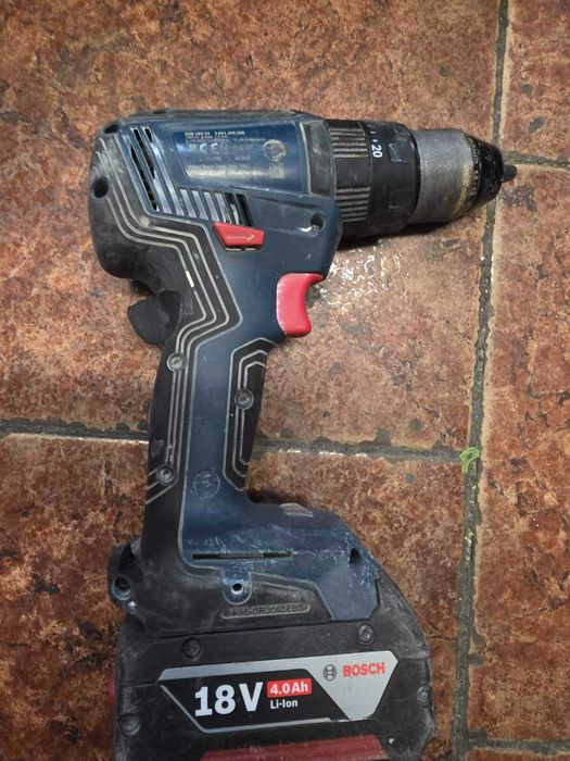 Пълен комплект Bosch Professional 18V (Бормашини, батерии, зарядно и куфар с аксесоари)