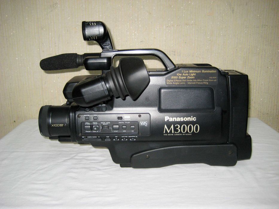 Видеокамера Panasonic M3000 кассетный идеальном рабочим состоянии!