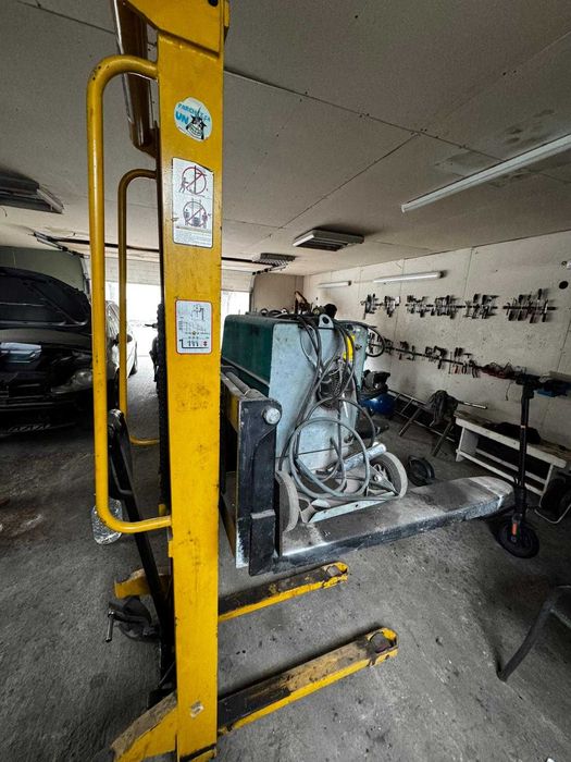 Stivuitor manual hidraulic cu ridicare la 1,6 m/1000 kg