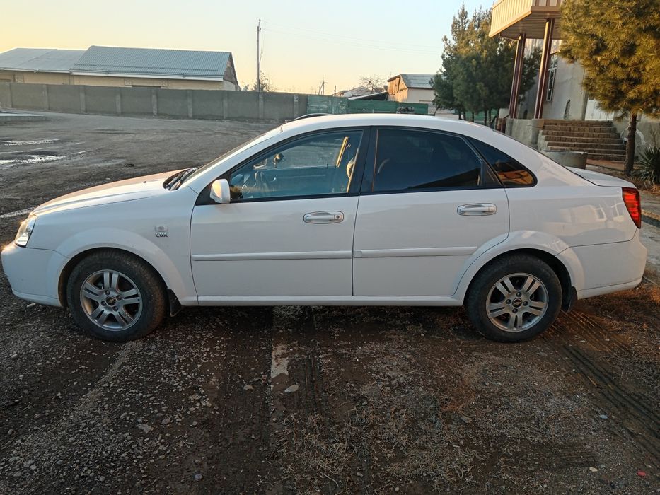 Lacetti Chevrolet sotiladi, 1,8.  100 talik Metan gaz. Xolati a'lo, ur