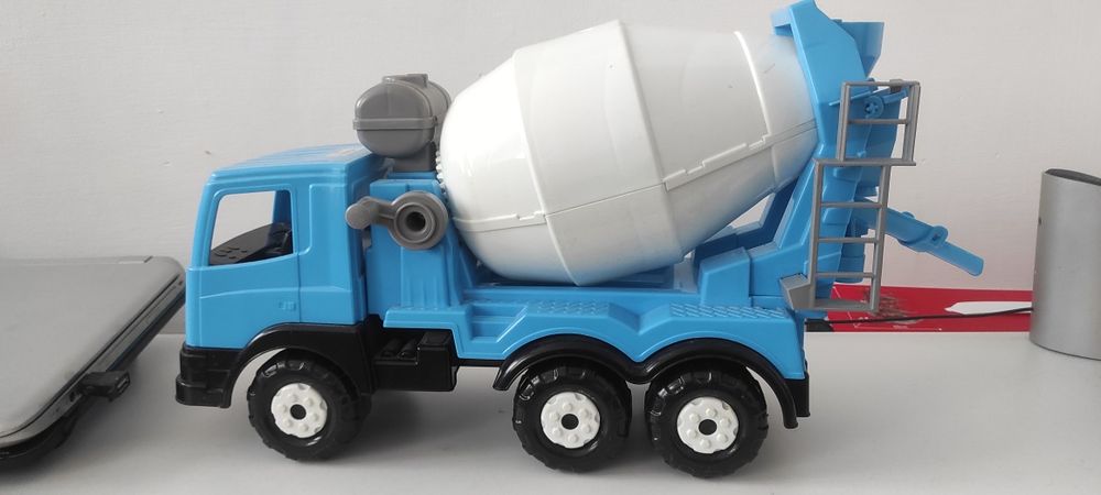 Продам детскую машинку