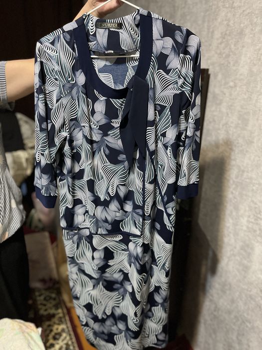 Продам женские платья