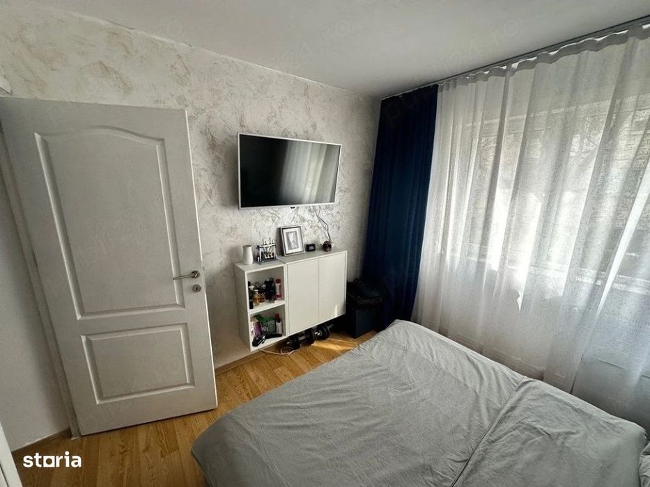 Apartament 3 camere semidecomandat, 55 mp, etaj 2/4, zona Rovine