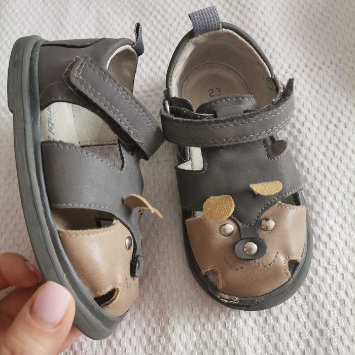 Отдам даром детскую обувь