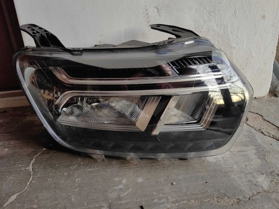 Фар Dacia Duster LED десен / Фар Дачиа Дъстър Оригиналнен