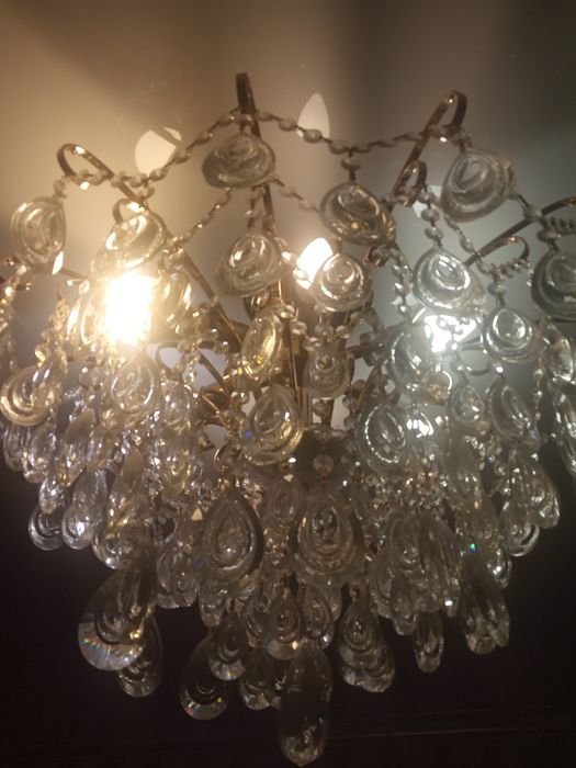 Продам шести ламповую люстру