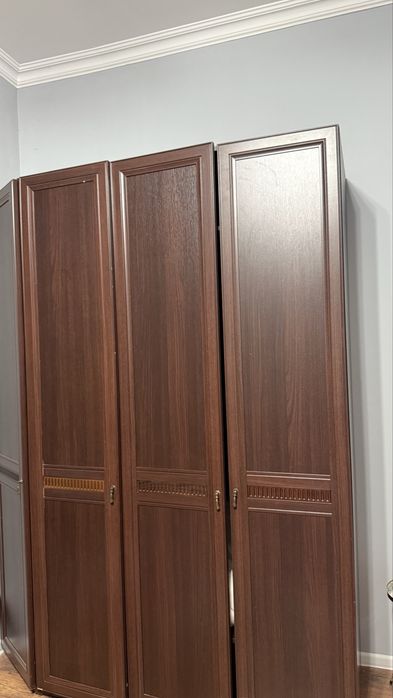 Спальный гарнитур, коричневый белый