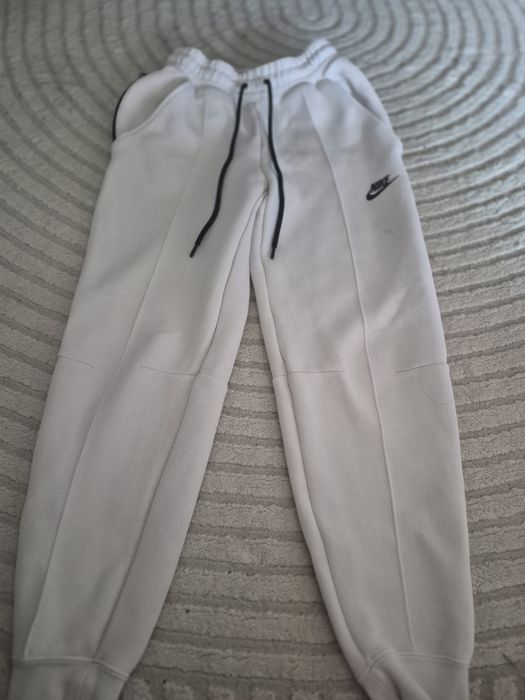 Cream Nike Tech .