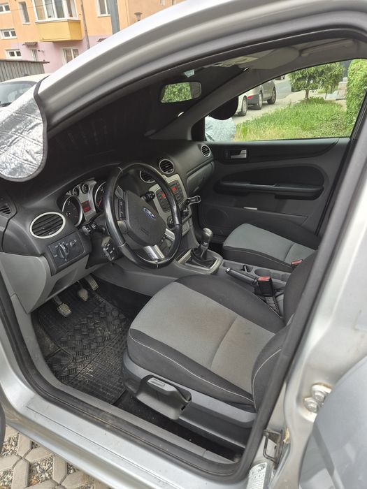 vînd ford focus an 2011