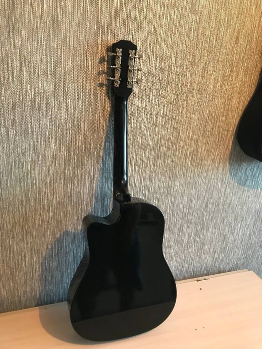 Продам гитару новую