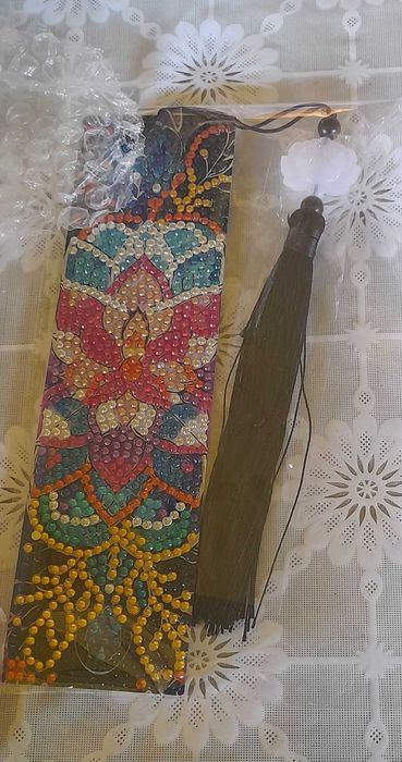 Semne de carte cu diamante și cristale