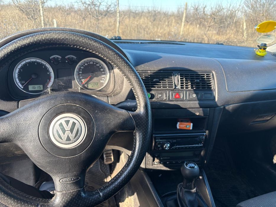 Vand golf 4 sau schimb cu logan