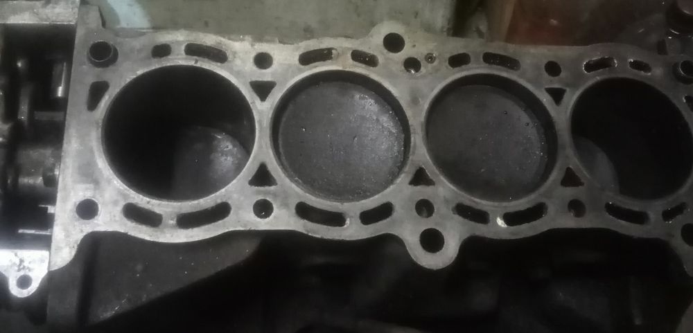 Блок двигателя. Ниссан Примера. 1.6