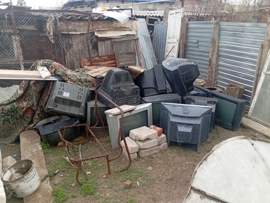 Срочно!! Старые телевизоры продам почти даром