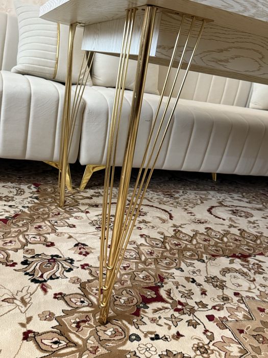 Гостинный (обеденный) стол