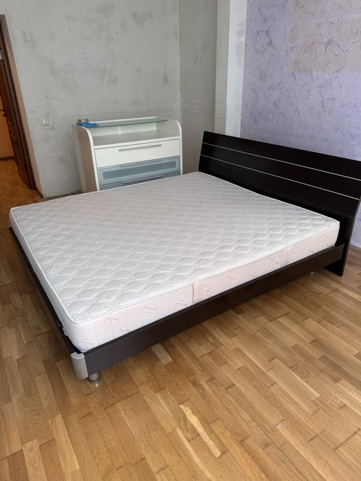 Двухспальная кровать