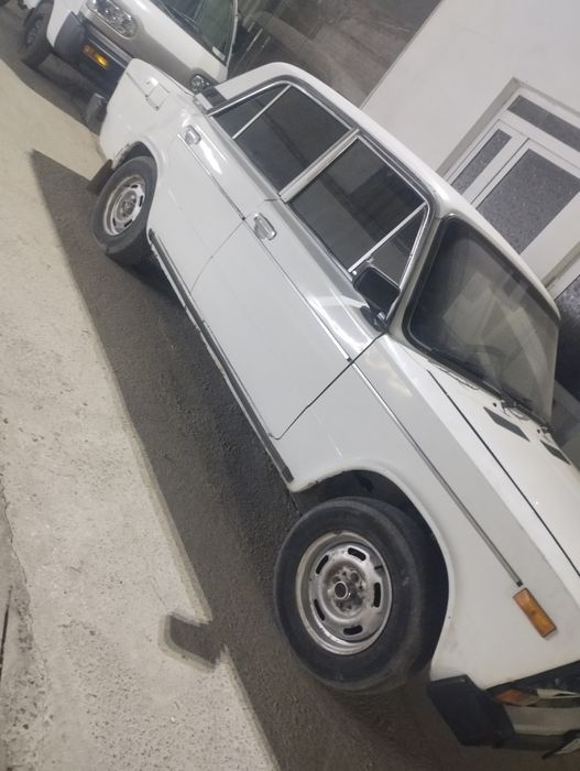 Lada 2106 sotladi
