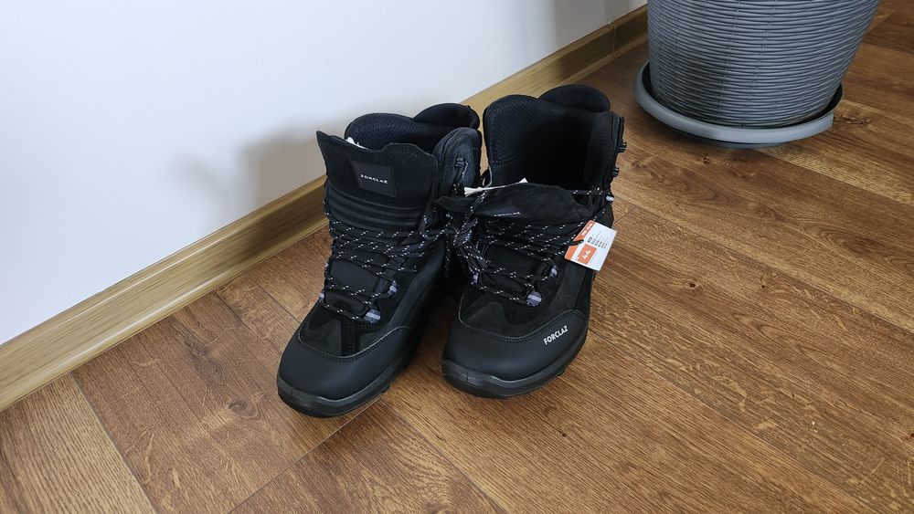 Bocanci drumetie MT100 barbati, trekking, produs Nou