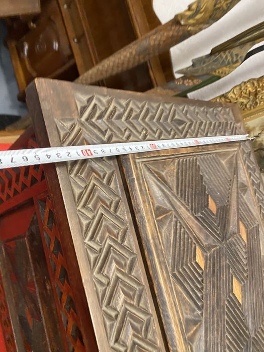 Френски сандък от дън с дърворезба