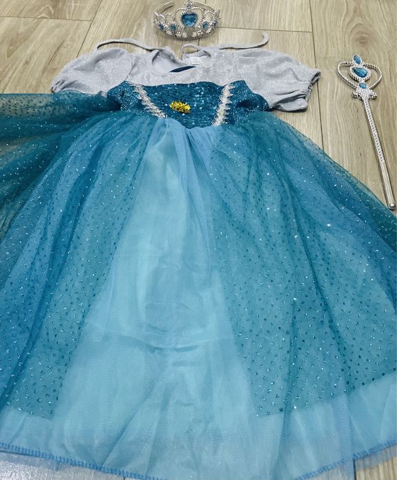 Нарядное платье со шлейфом Эльза