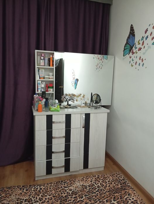 Срочно продаю трюмо ,камод с зеркалом