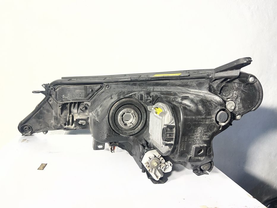 десен фар Тойота Рав 4  2014 година