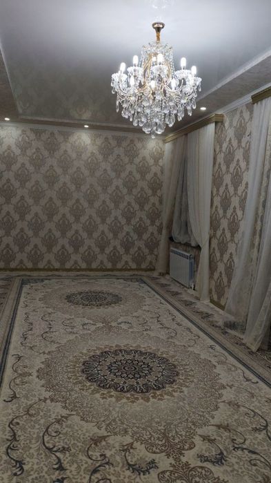 Ховли уй жихозлари билан сотилади