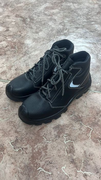 Продам рабочие сапоги