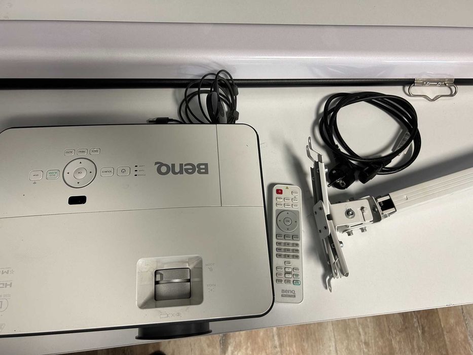 Videoproiector BenQ MW705 4000 lumeni, 13.000:1 contrast
