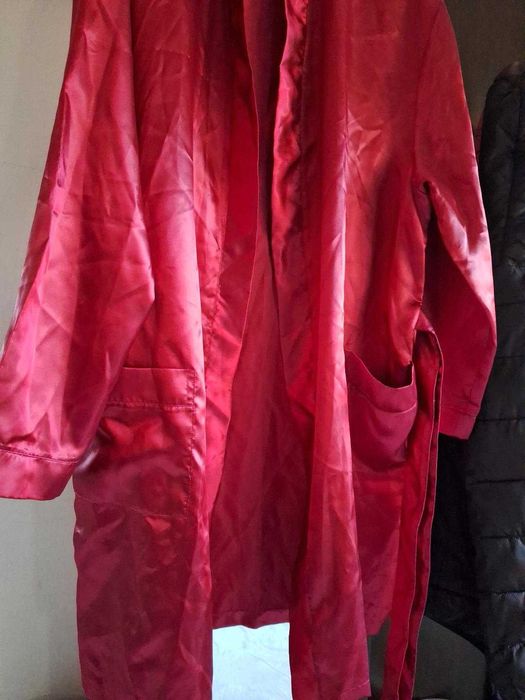 compleu  dama satin halat de casa si pantaloni scurti XL pret 90 lei pijama barbati  satin bleumarin   marime L-XL pret 80 lei