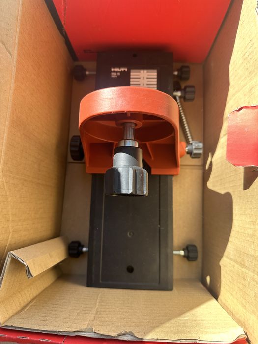 HILTI 70/71 Стойка за фасада шнурово скеле нова