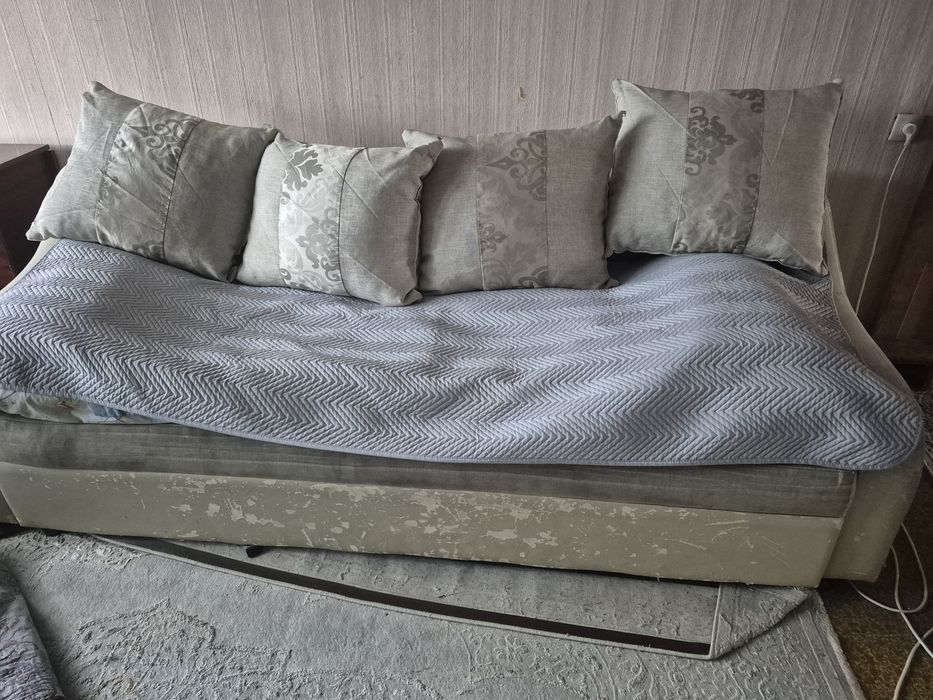 Отдам бесплатно диван с креслом