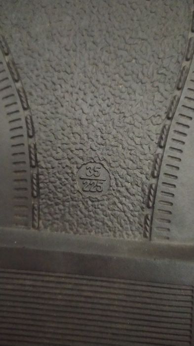 Нови лачени обувки