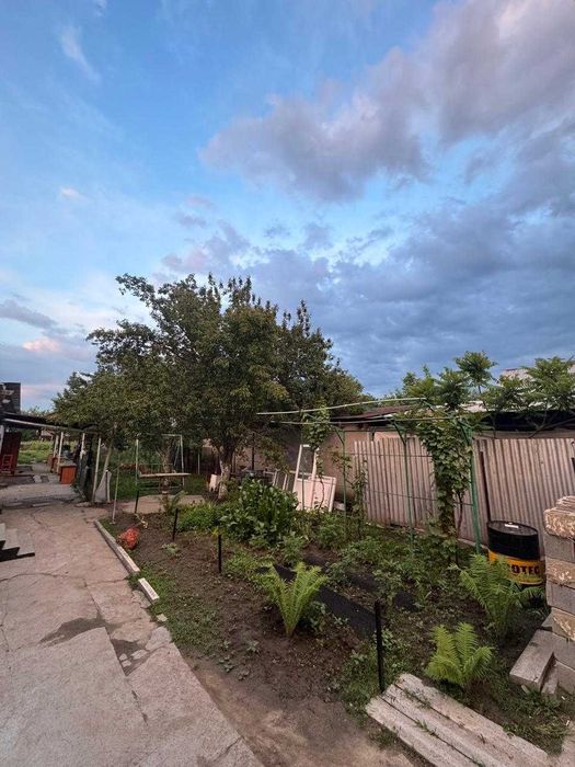 Продам дом в центре посёлка.