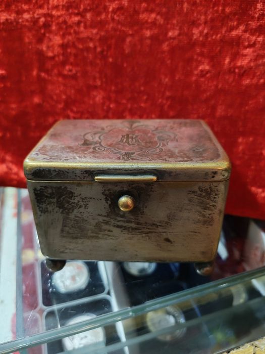 Шкатулка и другие предметы СССР