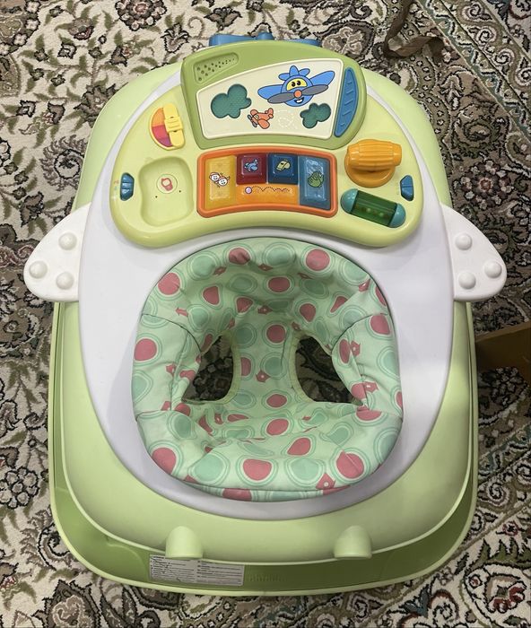 Ходунки для малышей фирма Chicco