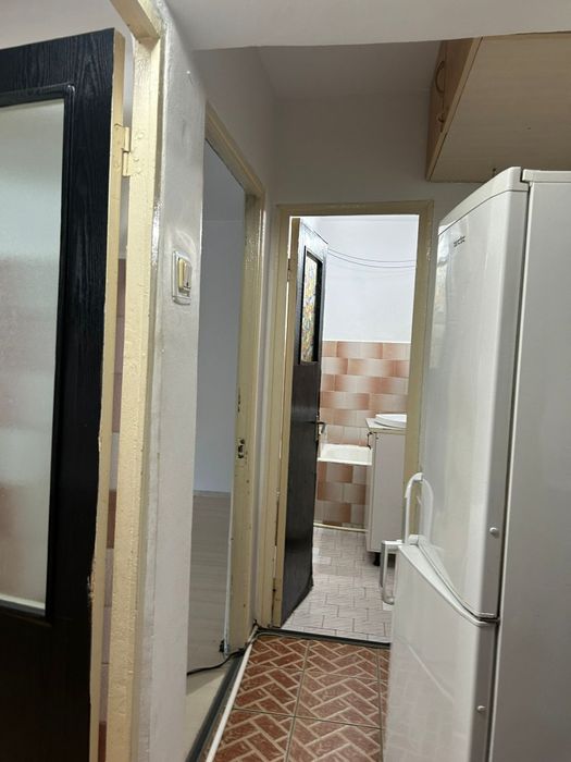 Închiriez garsoniera