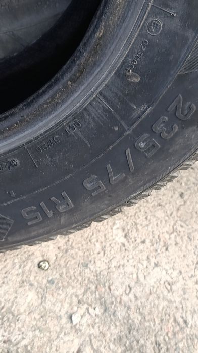 Продам шины 235//75r15