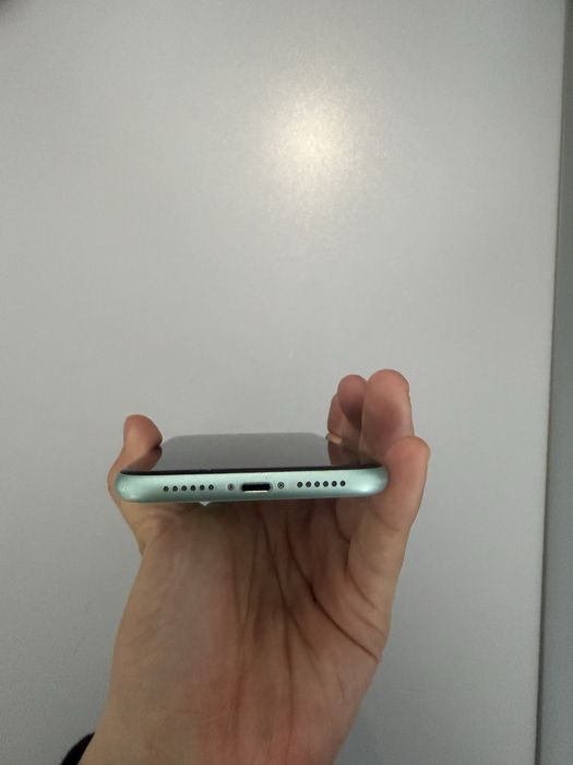 Продаю айфон 11 хорошем сост