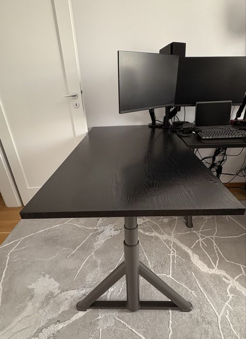 Birou Ikea Idasen negru/gri inchis 160x80 cm